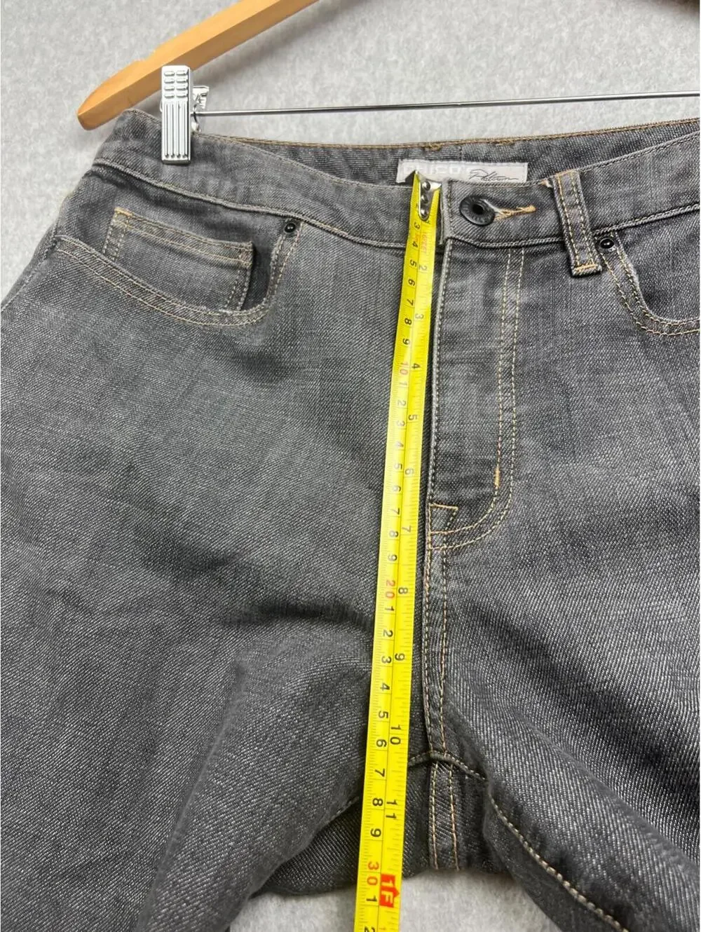 Chicos Denim Jeans Womens M / 8 Classic Platinum Straight Leg Casual Gray